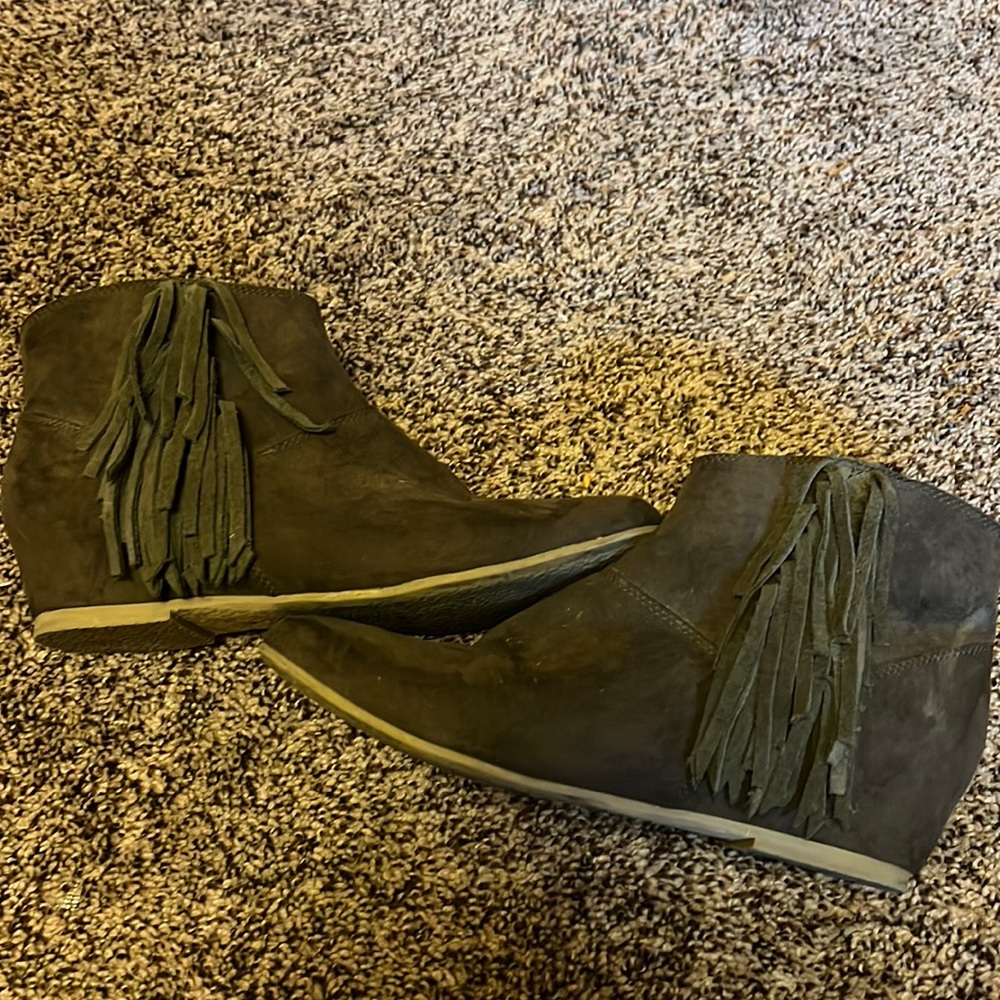 American Eagle Fringe Brown Booties Size 8
